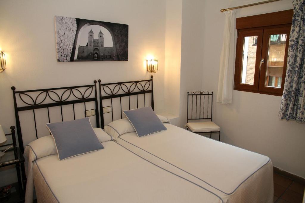 Hostal La Posada De Zocodover Толедо Екстериор снимка