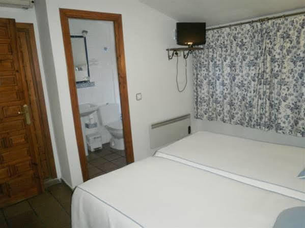 Hostal La Posada De Zocodover Толедо Екстериор снимка